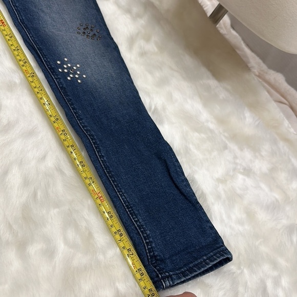 Md. Blue skinny jeans with bling size 28 - Picture 17 of 17